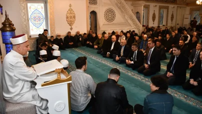 İzmir'de Görev Yapan Şehit Öğretmen Fatma Nur Çelik İçin Hatim Duası Yapıldı