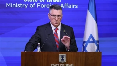 Saar, Yunanistan Dışişleri Bakanı Gerapetritis ile telefonda görüştü