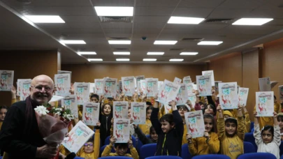Yazar Ahmet Sınav, Van'da okurlarıyla buluştu