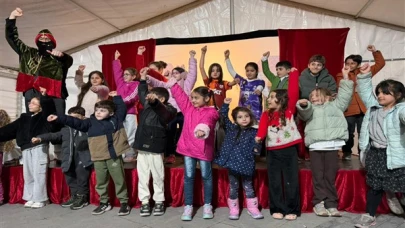Yalova'da Geleneksel Karagöz ve Hacivat Gösterisi Renkli Anlara Sahne Oldu