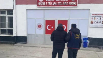 Kırşehir'de 4 yıl 10 ay hapis cezası bulunan kaçak şahıs polis tarafından yakalandı