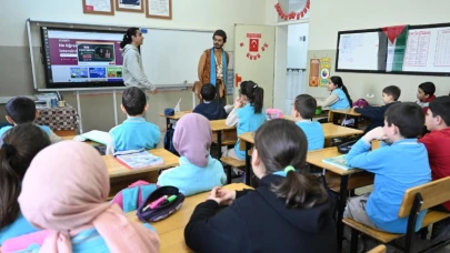 Konya'da Tiyatro ile Eğitim Yenileniyor: 165 Bin Öğrenciye Yepyeni Bir Bakış Açısı!