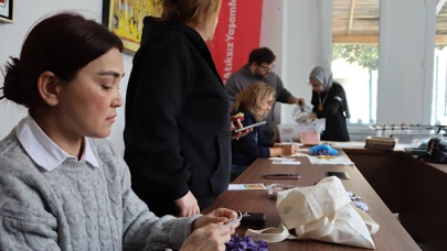 Maltepe'de Geleneksel Yöntemlerle Kağıt Üretimi Atölyesi Gerçekleştirildi