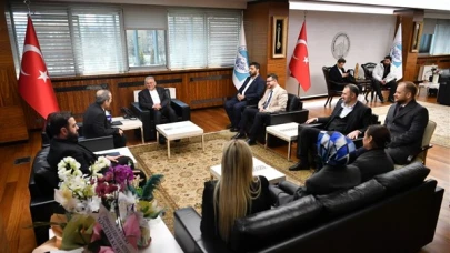 Büyükşehir Belediye Başkanı Büyükkılıç, Wushu Kung Fu Federasyonu Başkanı Akyüz'ü makamında ağırladı