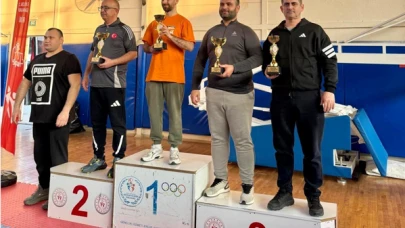 Çorlu Belediyesi Güreş Takımı, Kupa ve Madalyalarla Ödüllendirildi!
