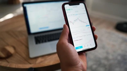 Dolar/TL Kuru 43,81-44,01 Aralığında Dalgalanıyor