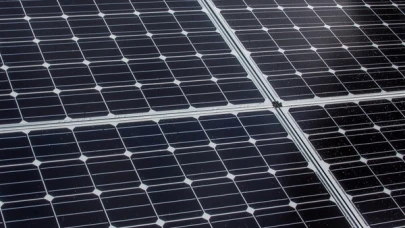 Akıllı Güneş Teknolojileri'nin Niğde'deki Bor Güneş Enerji Santrali'nin yapım süreci hızla ilerliyor