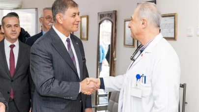 Başkan Tugay, Eşrefpaşa Hastanesi'ne Moral Ziyareti Gerçekleştirdi