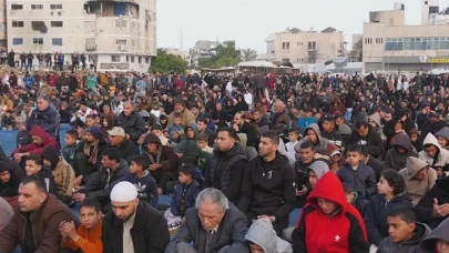 Gazze'de 2 yıl aradan sonra bayram namazı coşkusu yaşandı