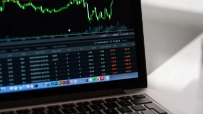Euro ve altın fiyatları baskı altında, petrolde ise yükseliş gözleniyor