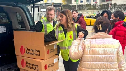 Ümraniye'de Metro Duraklarında Binlerce Kişiye İftarlık Dağıtıldı