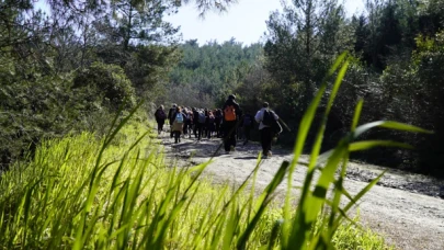 Gençler, Efes-Mimas Yolu'nda Doğanın Baharına Merhaba Dedi!