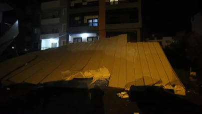Hatay'ı etkisi altına alan şiddetli fırtına hasara yol açtı: İlçelerde zarar büyük