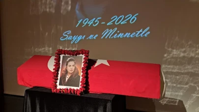 Tiyatro dünyasının usta ismi Feyha Çelenk için veda zamanı geldi: Sevenleri tarafından son yolculuğuna uğurlandı