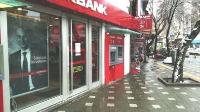 Akbank'tan Emeklilere Özel Nisan Promosyonları! İşte Nakit Ödeme Koşulları