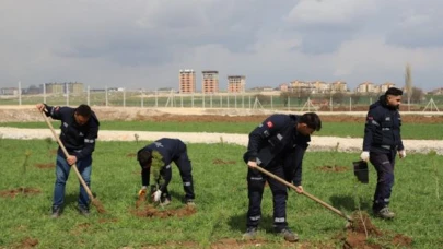 Eskişehir'de hayatlarını birleştiren çiftler için fidan dikim etkinliği düzenleniyor