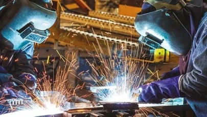 Euro Bölgesi'nde İmalat Sektöründe Beklenmedik Yükseliş: PMI Endeksi Öngörüleri Geride Bıraktı!