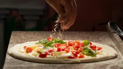 Evde Pratik ve Lezzetli Pizza Hamuru Nasıl Yapılır?
