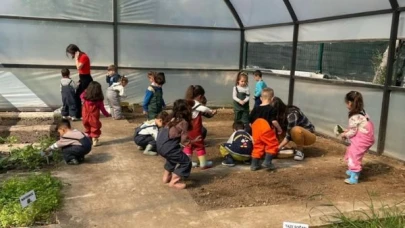 Konyaaltı’nda minik eller tohumları doğaya emanet etti