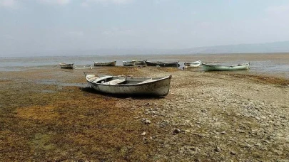 Kuruyan Marmara Gölü Doğal Dengeyi Tehlikeye Atıyor