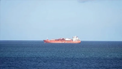 İran, Hürmüz Boğazı'nda Gemilerin Mahsur Kalmasına Neden Olarak Savaş Tehlikesi Veriyor!