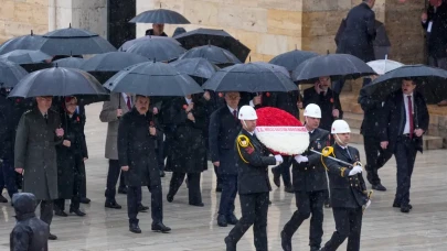 Bakan Tekin, 23 Nisan Ulusal Egemenlik ve Çocuk Bayramı kapsamında Anıtkabir'i ziyaret etti