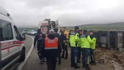 Aksaray'da Meydana Gelen Yolcu Otobüsü Kazasında 20 Kişi Yaralandı