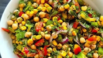 Sağlıklı yaşamın favorisi: Akdeniz diyeti salatası tarifi