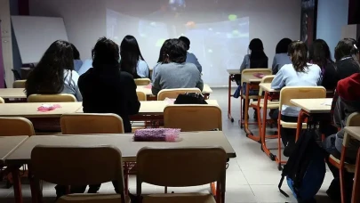 Okul tatili ile ilgili son dakika açıklaması: 20 Nisan Pazartesi günü okullar açılacak mı?