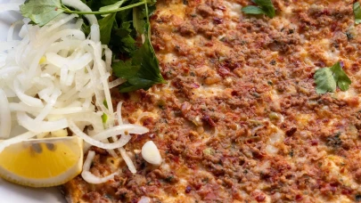Lahmacundan karaciğer, pideden kalp, sucuktan eşek eti çıktı