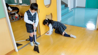 Eğitimiyle dillere destan Japonya'nın temizlik kültürü okullarda aşılanıyor!