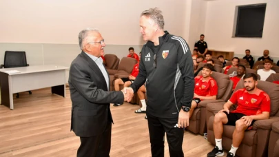 Kayseri Büyükşehir Belediye Başkanı Büyükkılıç, Kayserispor'a destek verdi