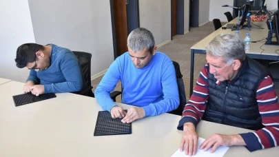 Gaziantep Şahinbey Millet Kütüphanesi'nde Görme Engellilere Braille Alfabesi Eğitimi Veriliyor
