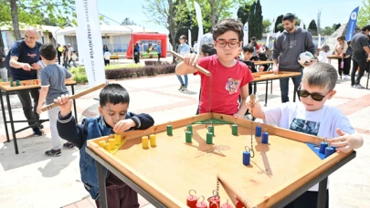 Antalya'da 23 Nisan Coşkusu: Renkli Festival Şehri Aydınlattı