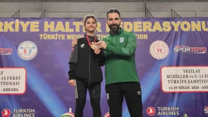 Pursaklarlı sporcu Zümra Yurtseven, Türkiye Halter Şampiyonası'nda birinci oldu!