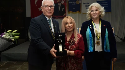 Gökdere Rotary Kulübü, Bedia Akartürk'e 69. sanat yılında anlamlı bir ödül verdi