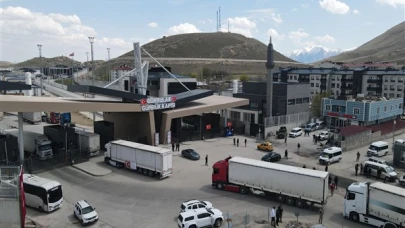 Türkiye’den İran’a ikinci etap insani yardım ulaştı
