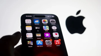 Apple'ın Türkiye'deki iPhone modellerine zam uygulamasıyla birlikte güncellenen fiyat listesi ortaya çıktı