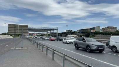 Tatilcilerin İstanbul'a dönüş macerası başladı: Şehir trafiğinde son durum ne?