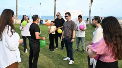 Mersin'de Deniz Manzaralı Eğitim: Sandalyeni Al, Sahile Gel!