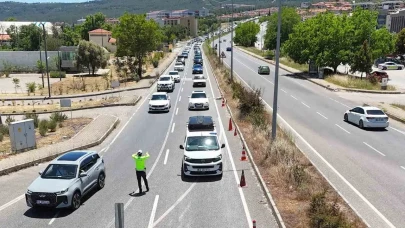 Bayram sonrası dönüş trafiği Muğla'yı vurdu: Yollarda 300 bin araç sıkışıklığı yaşanıyor