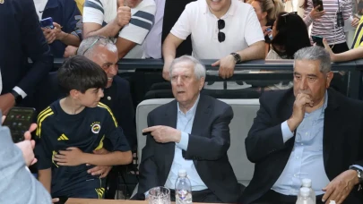Fenerbahçe Kulübü eski başkanı Aziz Yıldırım, Yalova Fenerbahçeliler Derneği'ni ziyaret etti