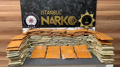 Bağcılar'da Polisten Büyük Operasyon: Kamyonetin Gizli Bölmesinde Milyonluk Zehir Serveti Bulundu