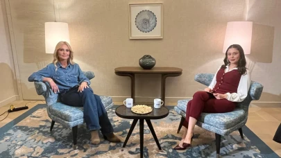 Natasa Theodoridou, Narmin Balayeva ile Yunan müziğinin etkileyici sesi "Poster"da buluştu!