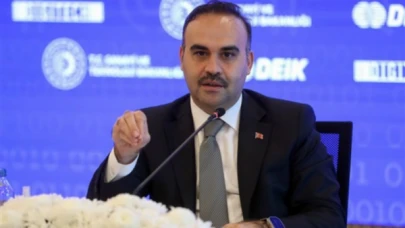 Bakan Kacır SAHA 2026’da uluslararası temaslar gerçekleştirdi