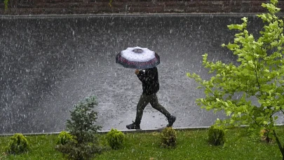 Meteoroloji İstanbul'u da kapsayan kuvvetli sağanak yağış uyarısında bulundu