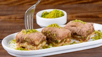 Yaz mevsimine özel lezzet: Fıstıklı dondurmalı baklava tarifi!