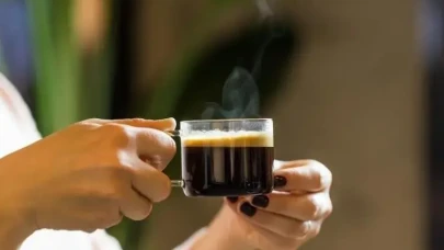 Kahvaltıdan önce kahve içmek kilo vermeye yardımcı mı, yoksa vücutta ödeme mi neden oluyor?