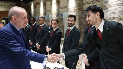 Galatasaray Kulübü özel bir ağırlama ile Dolmabahçe Sarayı'nda buluştu: Cumhurbaşkanı Erdoğan, sarı-kırmızılıları kabul etti