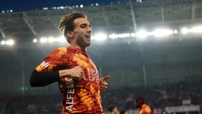 Galatasaray'ın altın çocuğu, rekorlar kırarak zirveye tırmanıyor: Yunus Akgün'ün 100. maçındaki sürprizi göz kamaştırıyor!